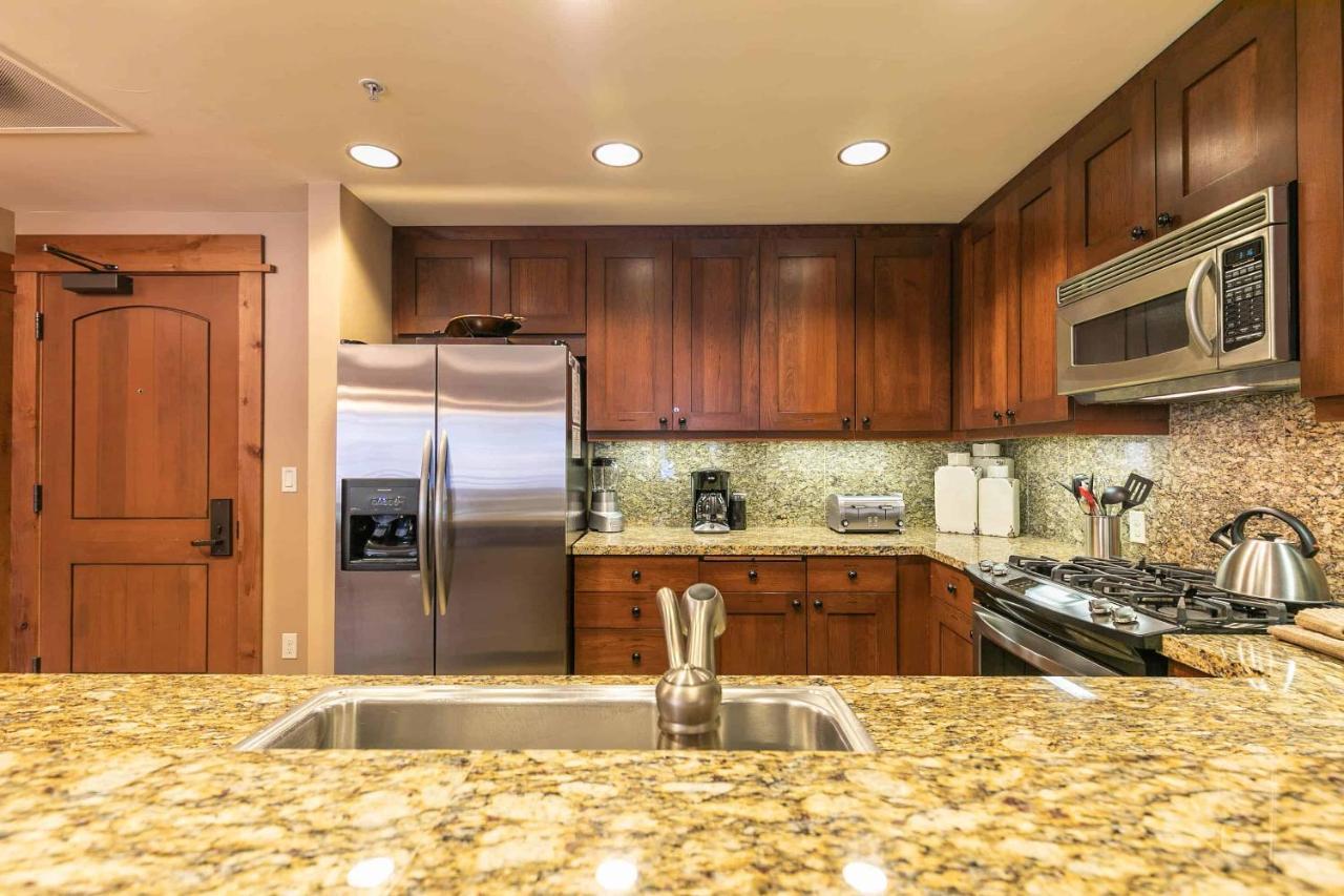East West Hospitality At Tahoe Truckee Exterior photo