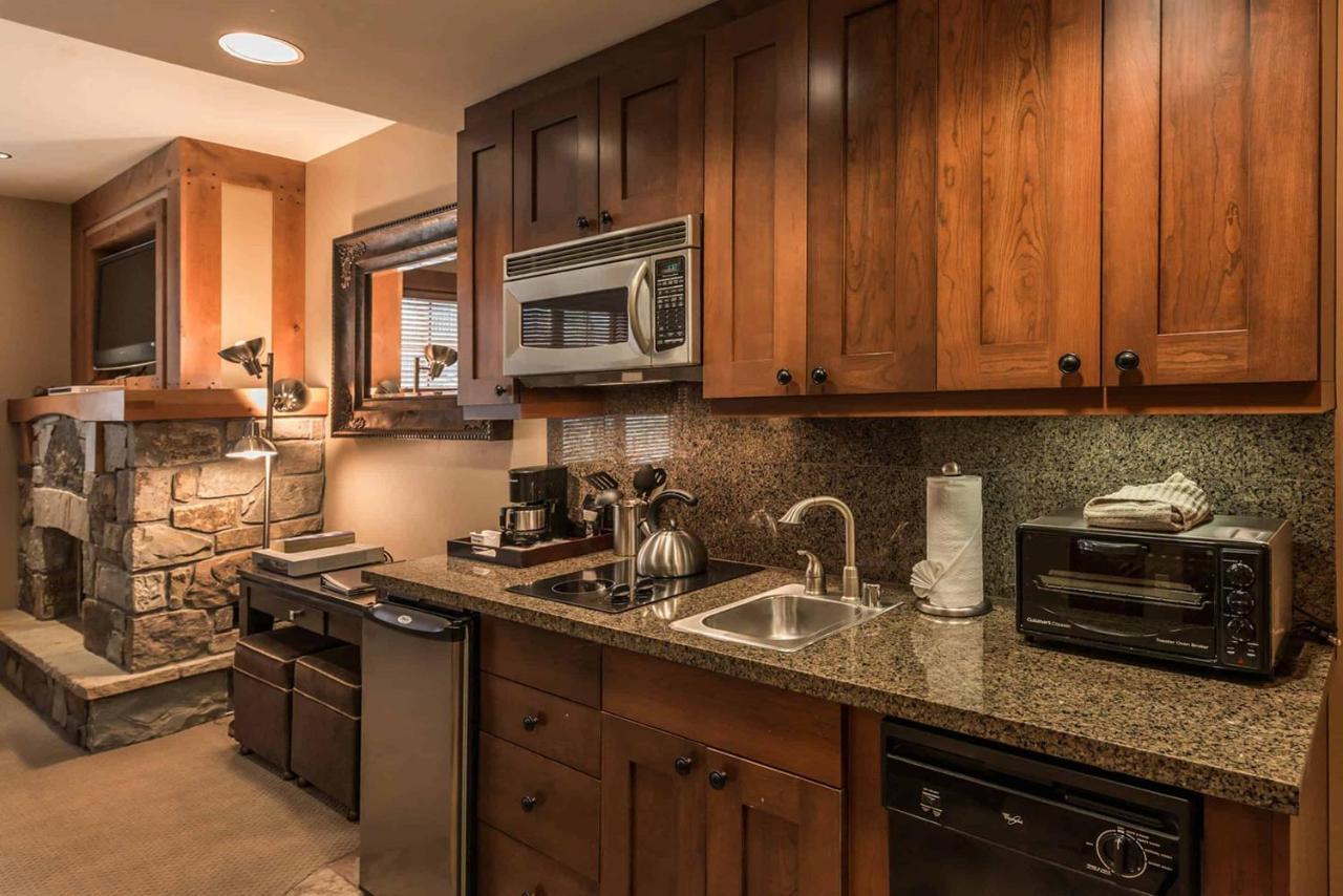 East West Hospitality At Tahoe Truckee Exterior photo