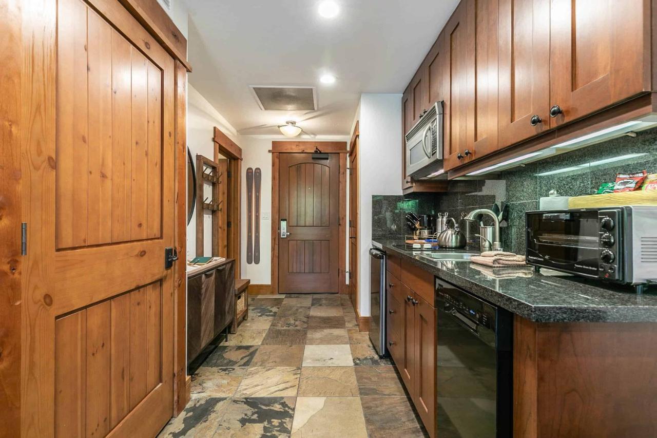 East West Hospitality At Tahoe Truckee Exterior photo