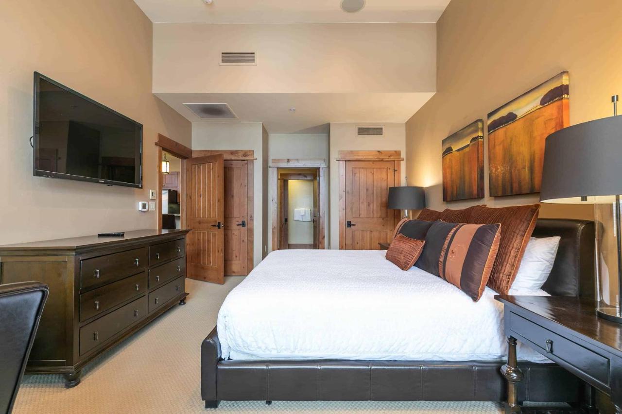 East West Hospitality At Tahoe Truckee Exterior photo